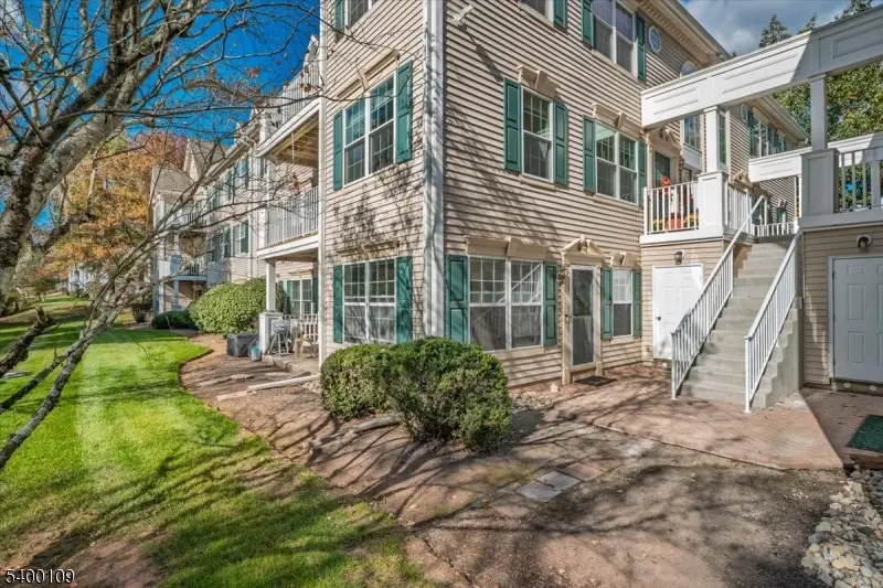 818 Magnolia Ln, Branchburg, NJ 08876 - Image #2