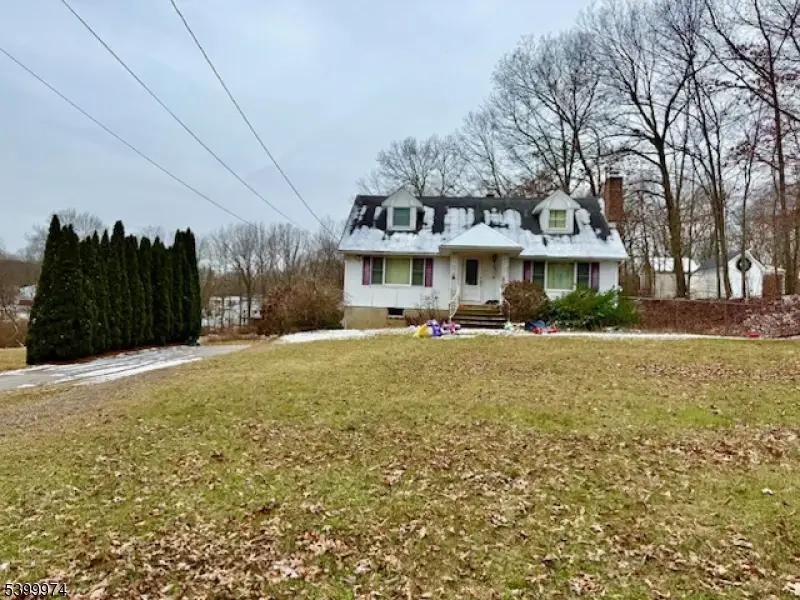 12 Cozy Lake Rd, Oak Ridge, NJ 07438 - Image #1