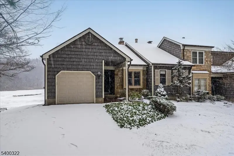 38 Goldfinch Dr, Allamuchy Township, NJ 07840 - Image #1