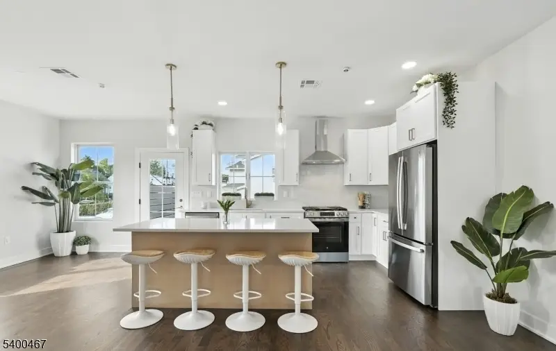 186 Canterbury Ave, North Arlington, NJ 07031 - Image #3