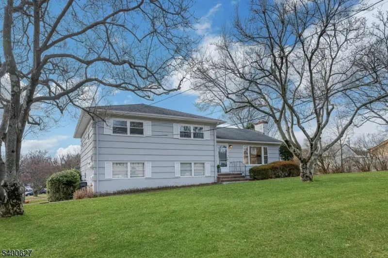 6 Earnshaw Pl, Clifton, NJ 07013 - Image #1