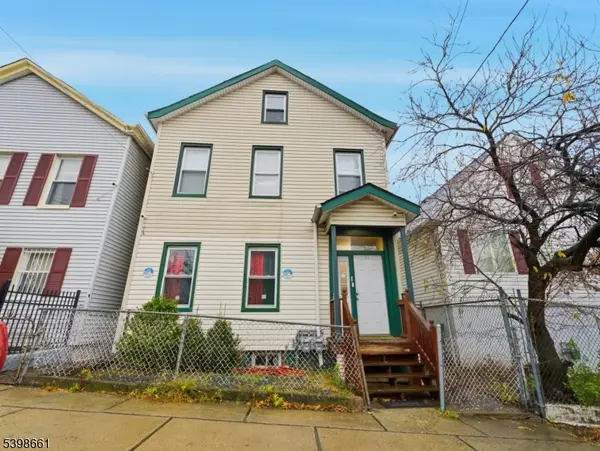 31 Dover St, Paterson City, NJ 07501