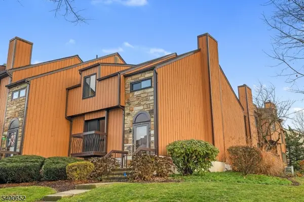 107 Wimbledon Sq, Washington Twp., NJ 07853