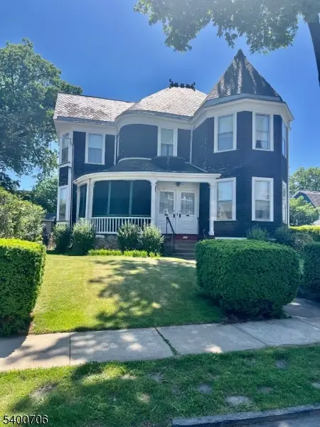 887 Degraw Ave, Newark, NJ 07104 - Image #1