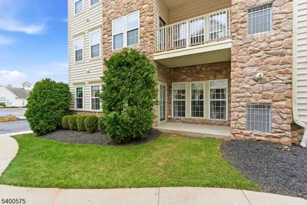 2 Waterman Ln #203, Hillsborough Twp., NJ 08844