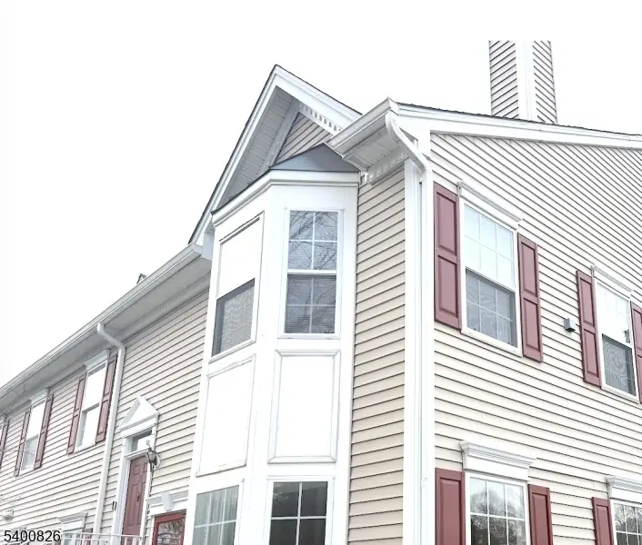 32 Columbus Dr, Franklin Park, NJ 08823 - Image #2