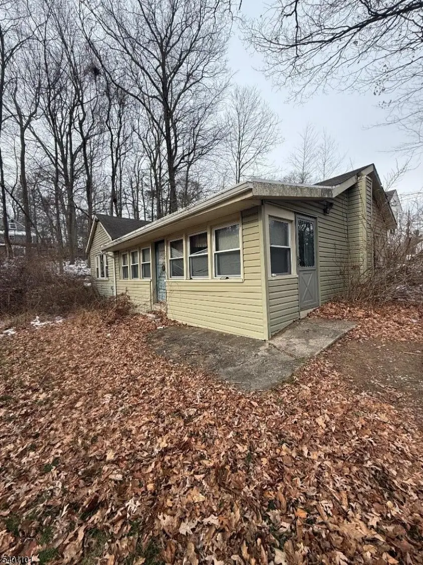 109 Fairlawn Dr, Upper Greenwood Lake, NJ 07421 - Image #2
