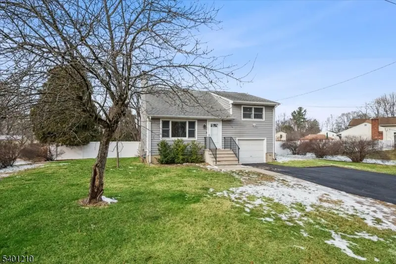 827 Limecrest Rd, Andover Township, NJ 07860 - Image #2