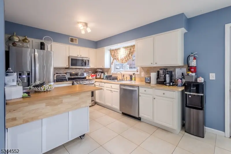 19 Val Sumo Ln, Newark, NJ 07105 - Image #1