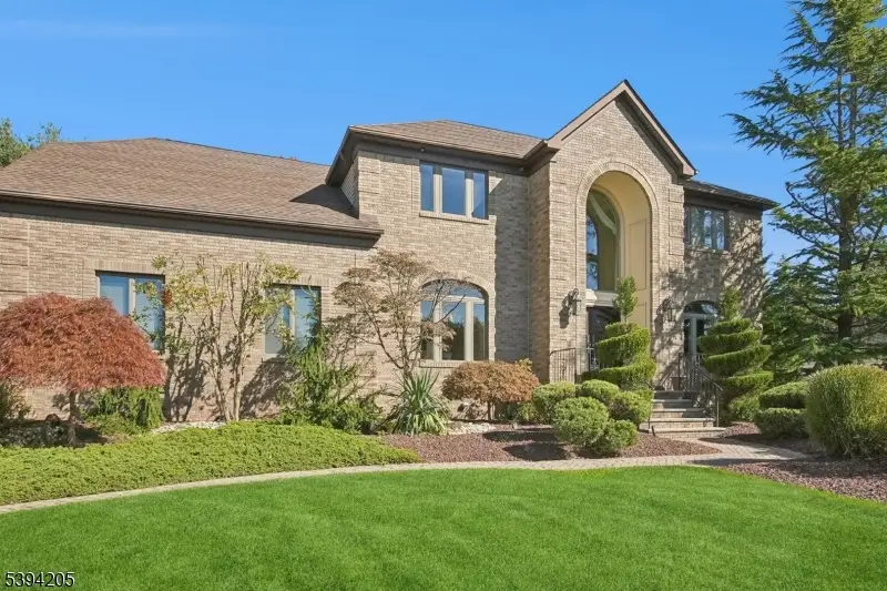 42 Winchester Dr, Scotch Plains, NJ 07076 - Image #2