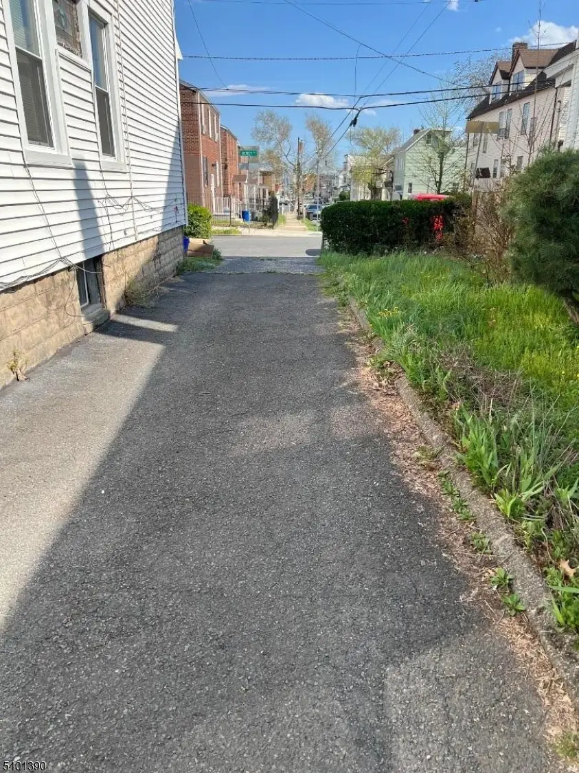 127 Dewey St, Newark, NJ 07112 - #1