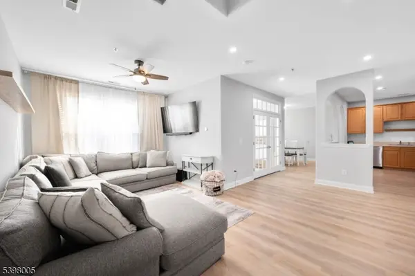 34 Limerick Ln, Lopatcong Twp., NJ 08865