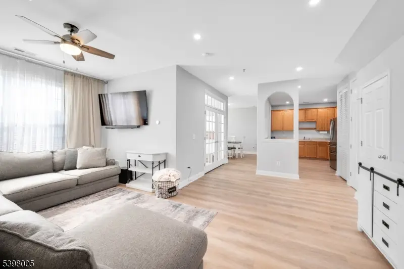 34 Limerick Ln, Lopatcong, NJ 08865 - Image #2