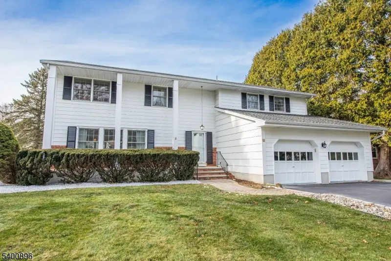 3 Lynn Dr, Randolph, NJ 07869 - Image #2