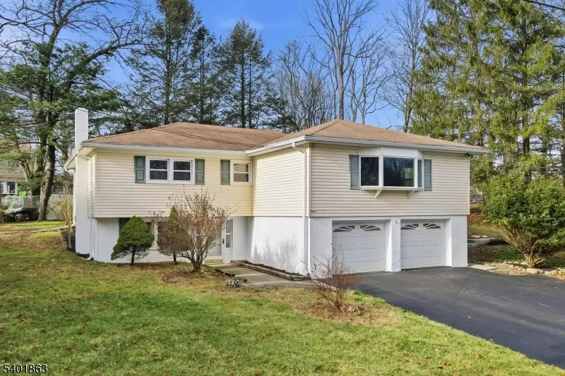 4 Rainbow Trl, Highland Lakes, NJ 07422 - Image #1