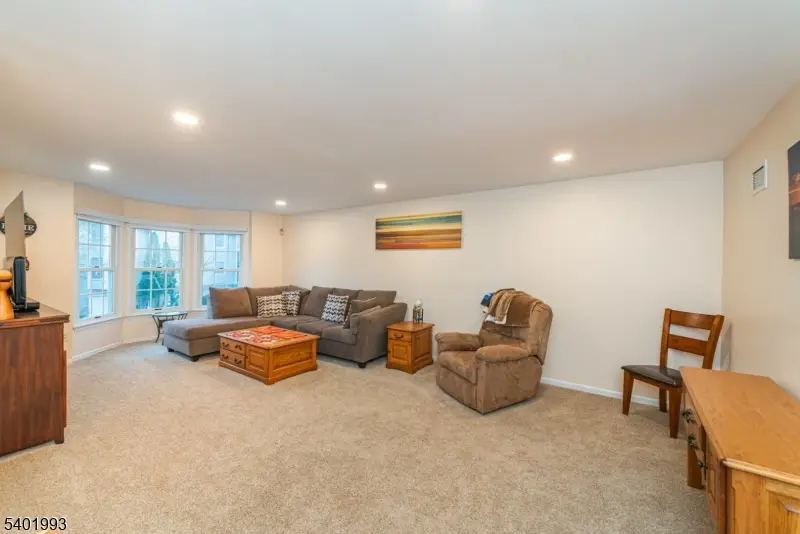 8 Brookstone Cir, Parsippany Troy Hills, NJ 07954 - Image #3