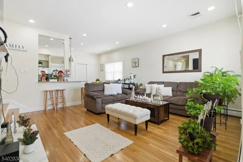 77 Ethel St, Menlo Park Terrace, NJ 08840 - Image #2