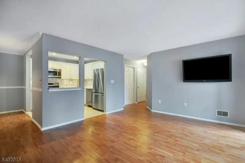 807 Breckenridge Dr, Branchburg, NJ 08876 - Image #3