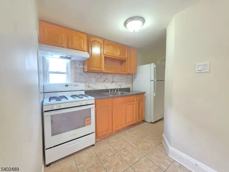 27 Geneva St, Elizabethport, NJ 07206 - #2