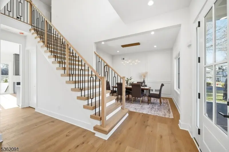 4 Maplewood Dr, Livingston, NJ 07039 - #3