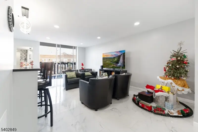 704-712 N Broad St #5F, Elizabeth, NJ 07208 - Image #3