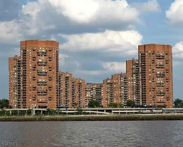 2138 Harmon Cove Tower #2138, Secaucus, NJ 07094 - Image #3