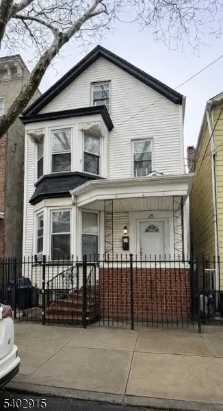 25 Rowland St, Newark City, NJ 07104