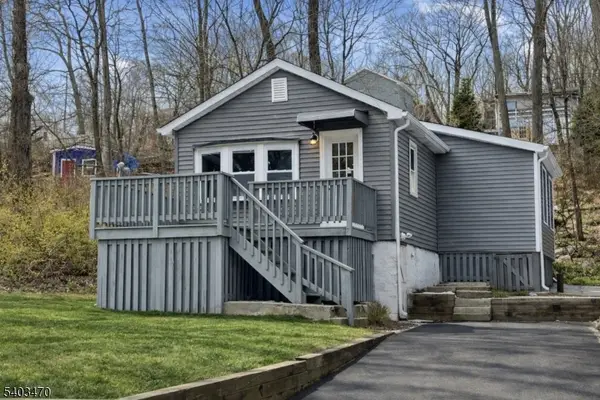 50 Coolidge Trl, Hopatcong Boro, NJ 07843