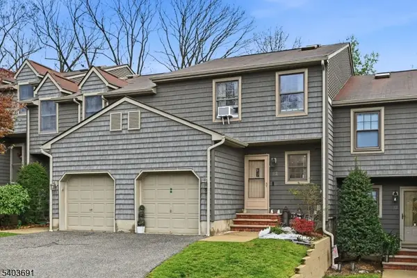 12 Mountain Ridge Rd, Bloomingdale Boro, NJ 07403