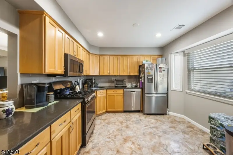 126 Leah Ct, South Brunswick, NJ 08810 - Image #3