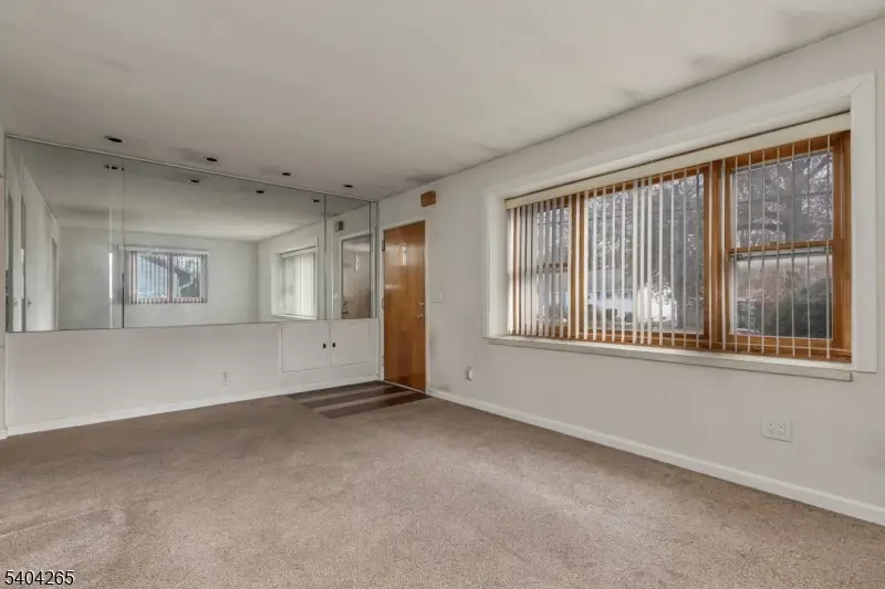 399 Richard Way, North Plainfield, NJ 07062 - Image #3