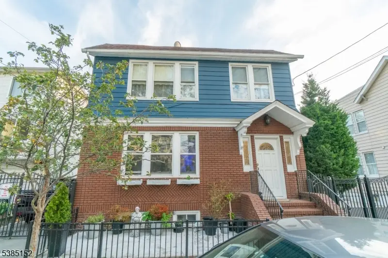 201 Warwick St #2, Newark, NJ 07105 - Image #2