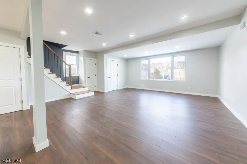 34 Kearney St, Lyndhurst, NJ 07071 - #3