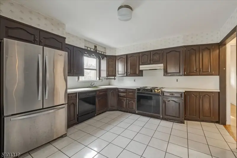 348 Roosevelt Ln, Kenilworth, NJ 07033 - Image #3