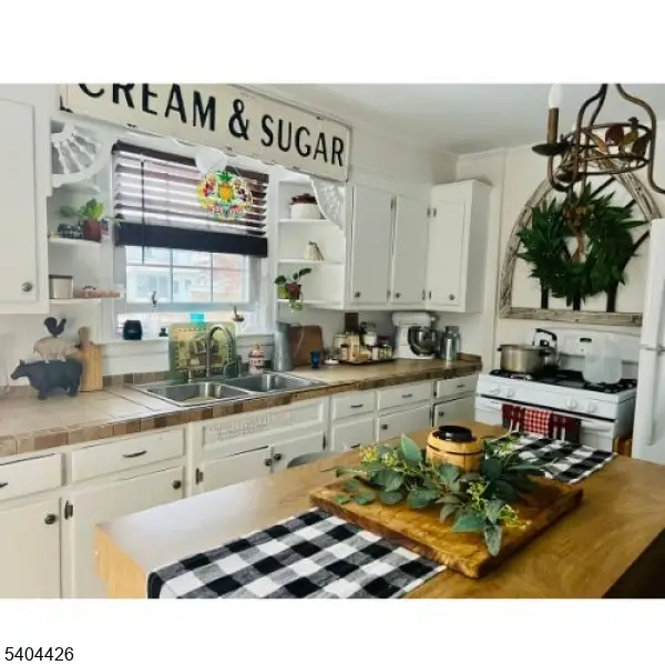 15 Onyx Ter, North Haledon, NJ 07508 - Image #2