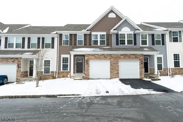 28 Trailwood Dr, Mount Arlington Boro, NJ 07856