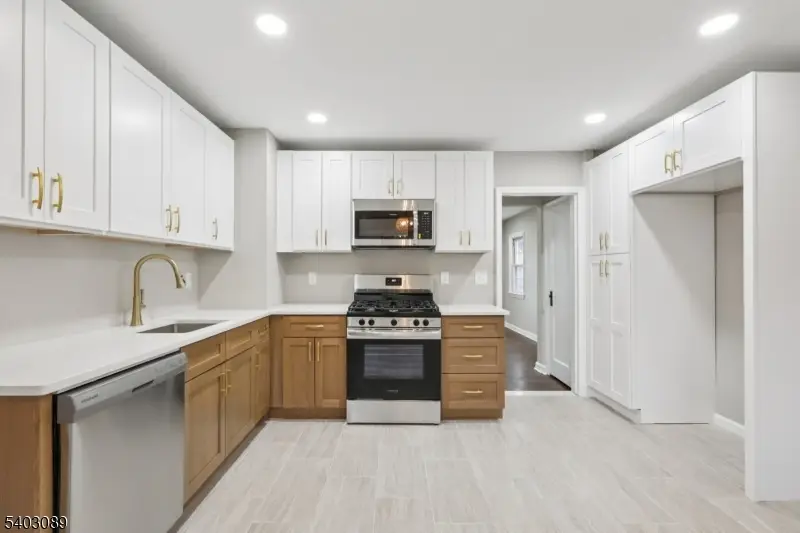 64 Surrey Ln, Clifton, NJ 07012 - Image #2