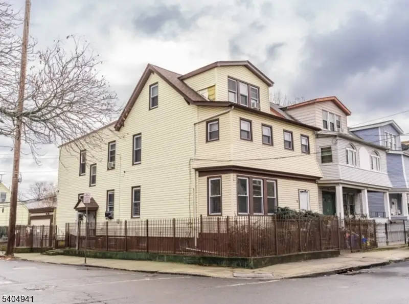 74 Smith St, Newark, NJ 07106 - #1