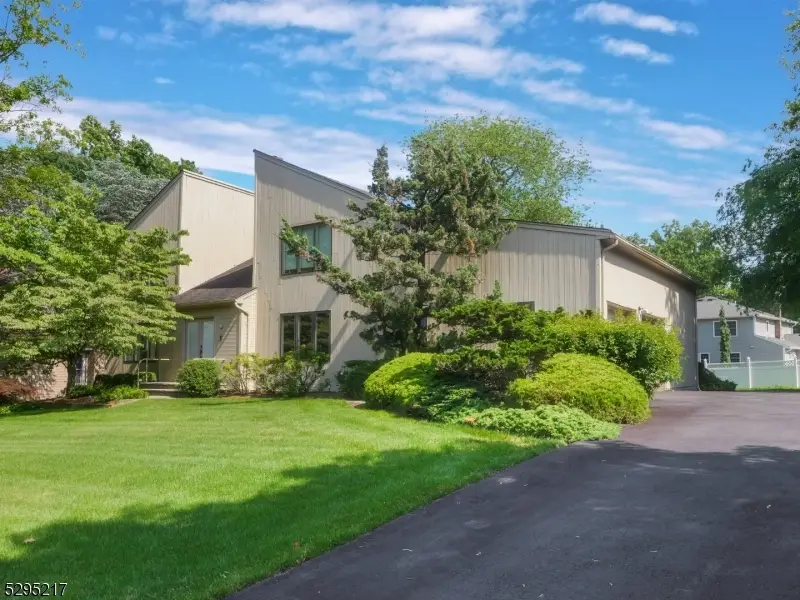 5 Bourbon St, Wayne, NJ 07470 - Image #3