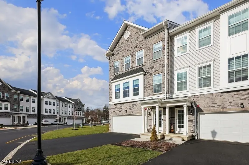 10 Dorchester Ln #10, East Hanover, NJ 07936 - Image #1