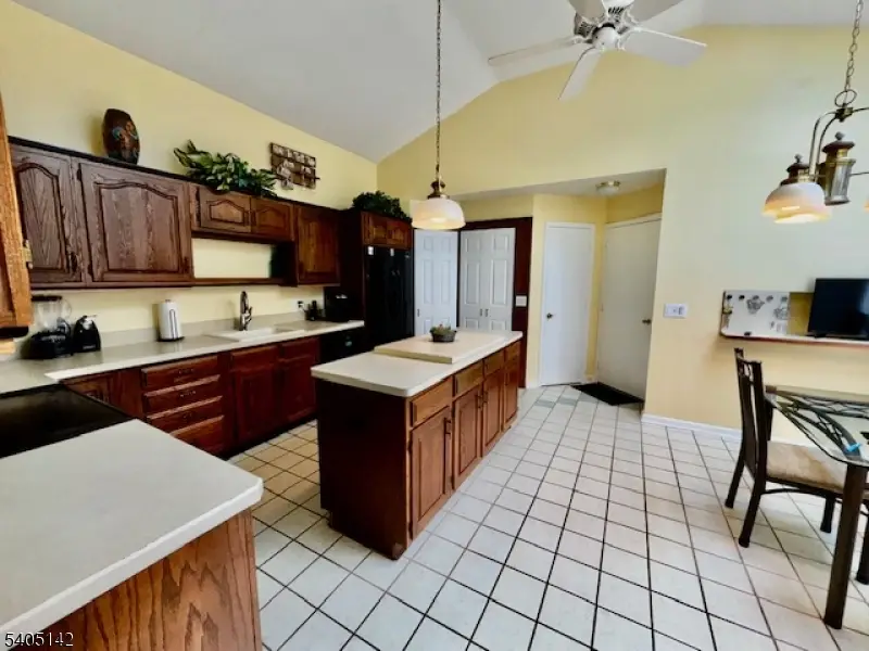 33 Stone Row Ln, Oak Ridge, NJ 07438 - Image #3