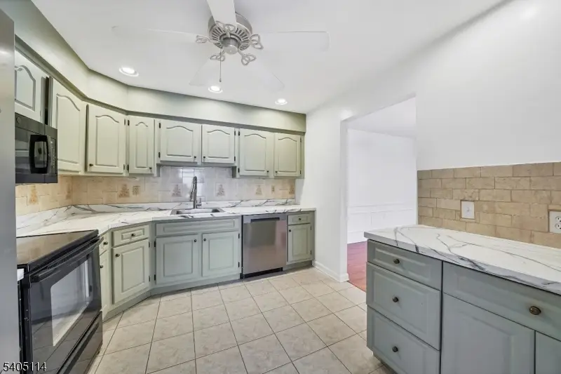 76 Farm Rd #E, Hillsborough, NJ 08844 - Image #2