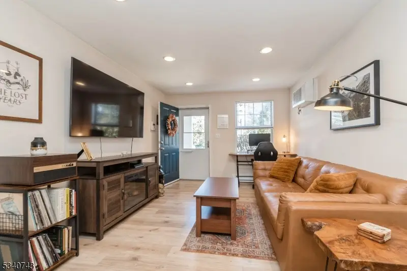 103 Woodcrest Dr, Morris, NJ 07960 - Image #1