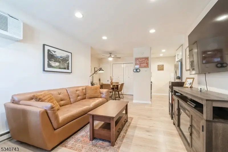 103 Woodcrest Dr, Morris, NJ 07960 - Image #2