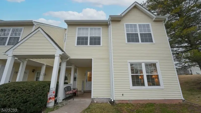 402 Hunt Dr, Holland, NJ 08848 - Image #2