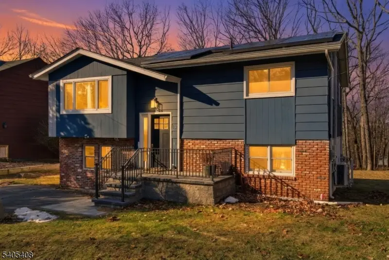 12 Hobart Trl, Hopatcong, NJ 07843 - Image #1