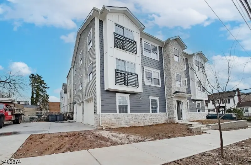 71 Lindsley Ave, Newark, NJ 07106 - Image #1