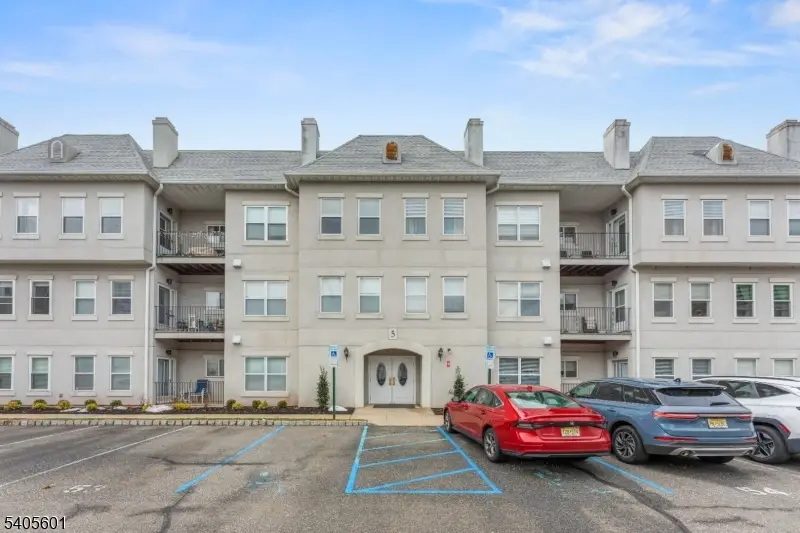 511 Brittany Dr, Wayne, NJ 07470 - Image #1