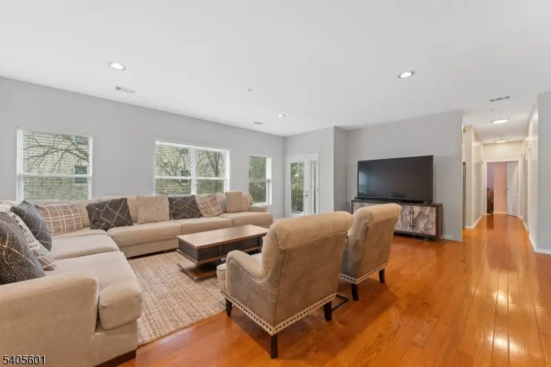 511 Brittany Dr, Wayne, NJ 07470 - Image #3