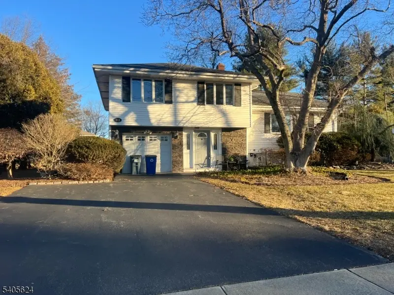 32 Augusta Dr, Preakness, NJ 07470 - Image #2